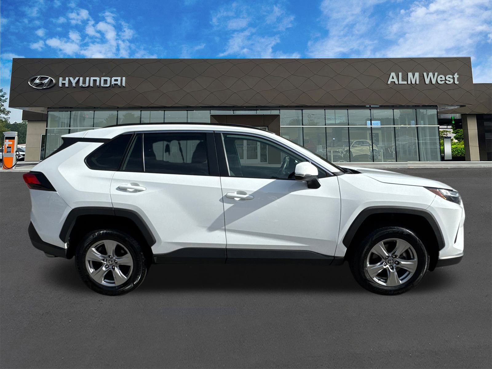 Used 2023 Toyota RAV4 XLE image 4