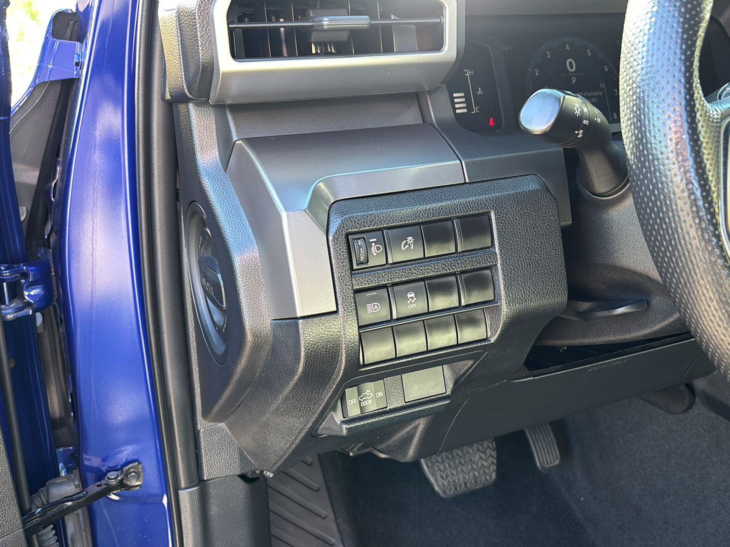 Used 2024 Toyota Tacoma SR5 AWD/4WD image 28