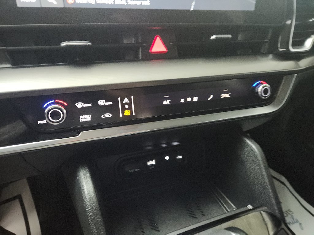 Used 2025 Kia Sportage EX FWD image 25