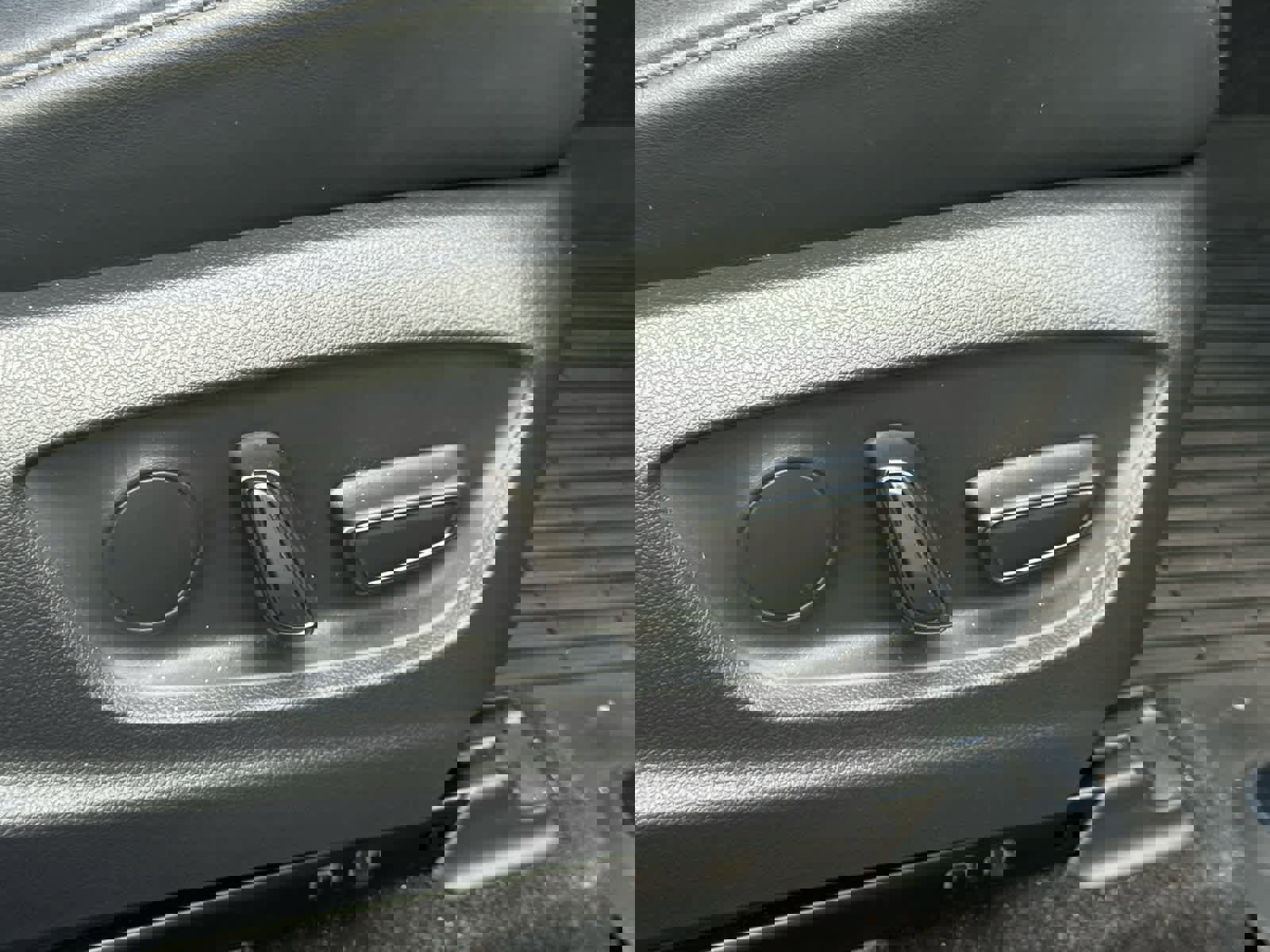 Used 2023 Toyota Crown Limited image 22