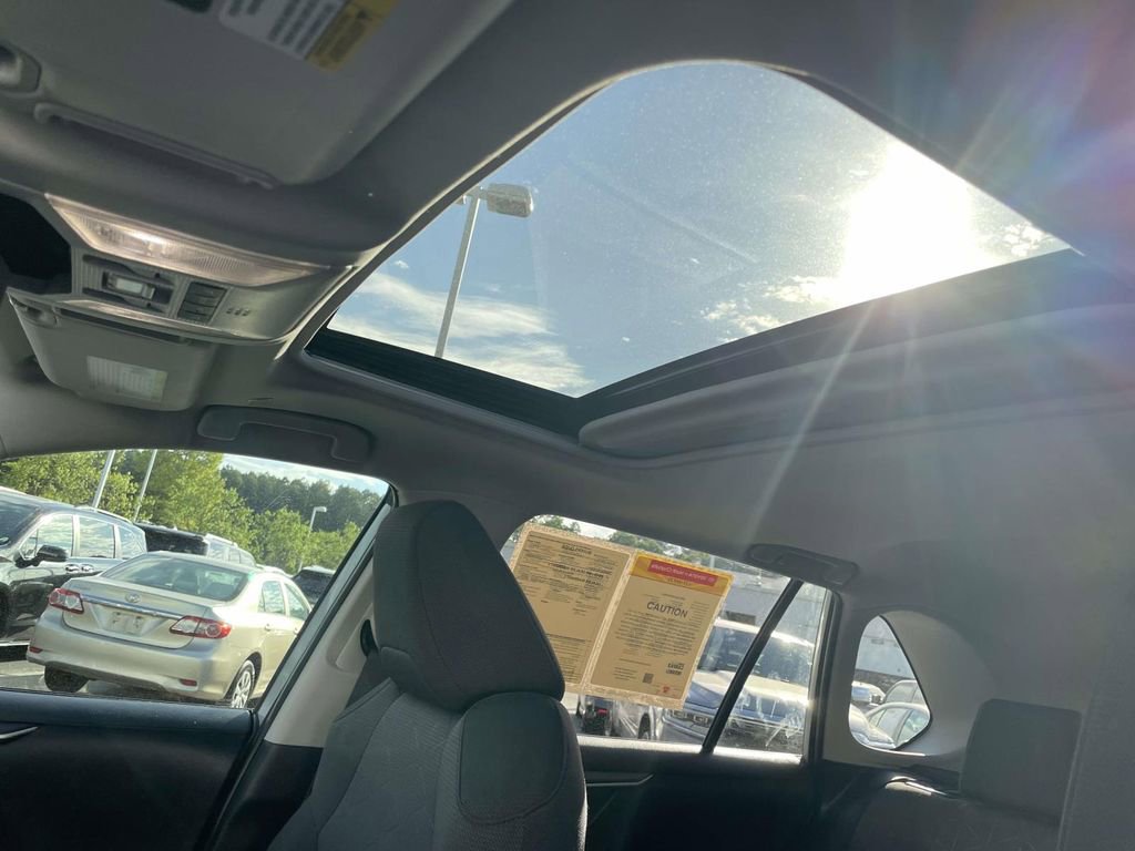 Used 2025 Toyota RAV4 XLE image 31