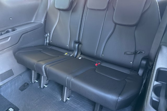 New 2027 Kia Carnival EX FWD image 17