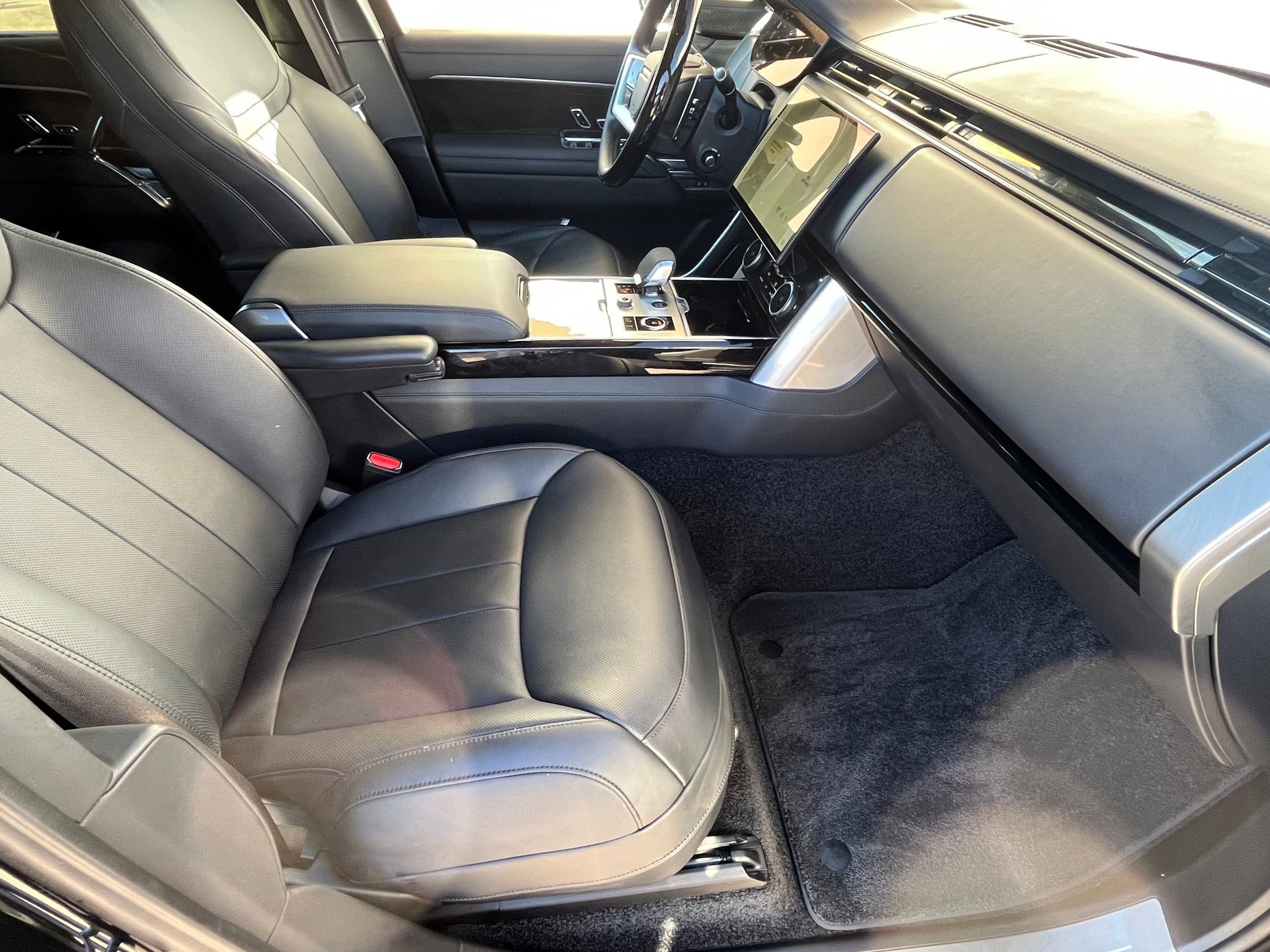 Used 2025 Land Rover Range Rover SE image 27