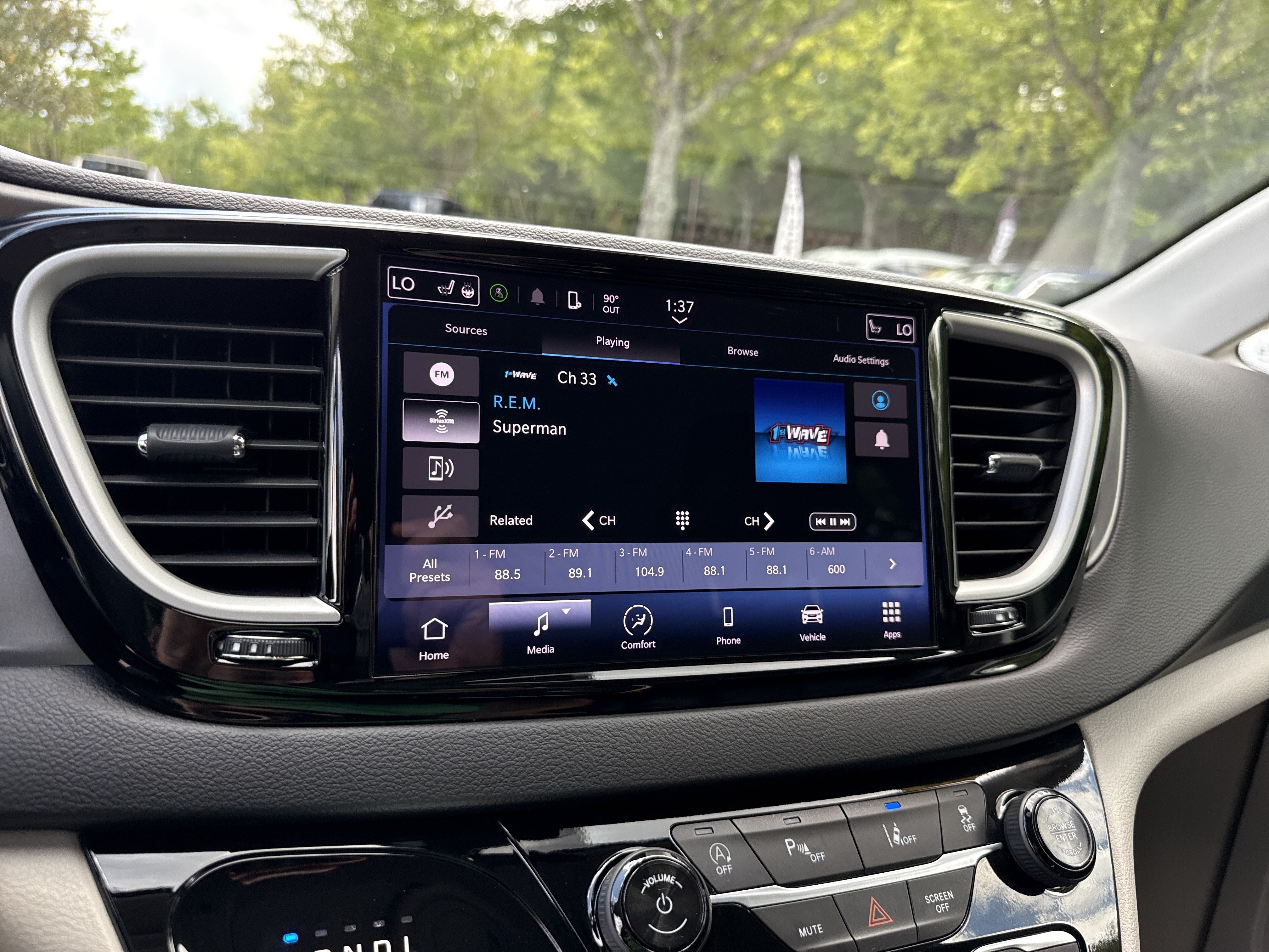 Used 2024 Chrysler Pacifica Touring-L FWD image 24