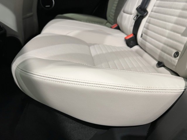 Used 2023 Land Rover Discovery Sport SE image 49