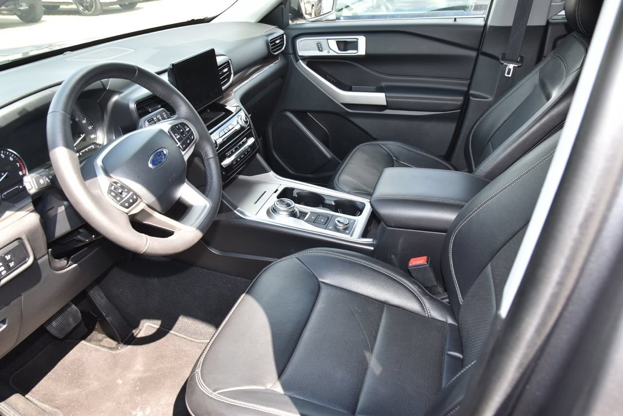 Used 2024 Ford Explorer Limited AWD/4WD image 9