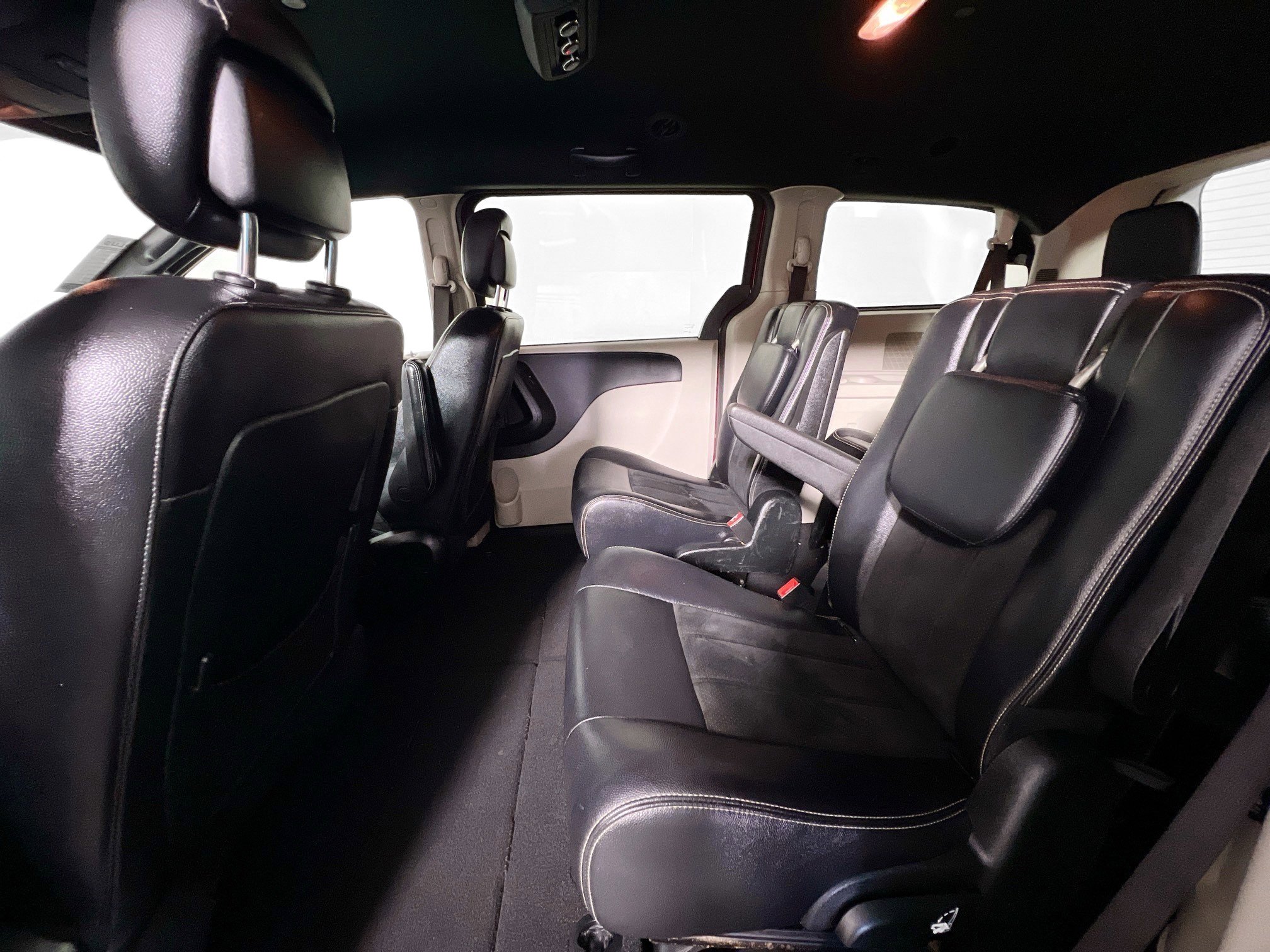Used 2018 Dodge Grand Caravan SXT FWD image 28