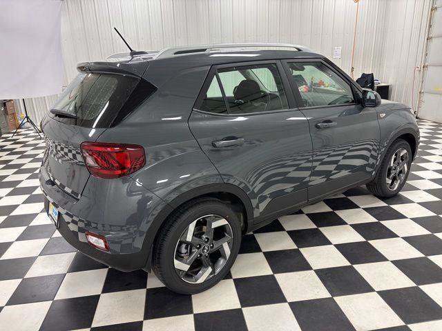 Used 2026 Hyundai Venue SEL FWD image 3