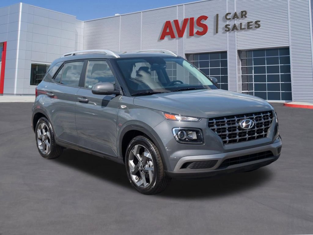 Used 2025 Hyundai Venue SEL FWD image 3