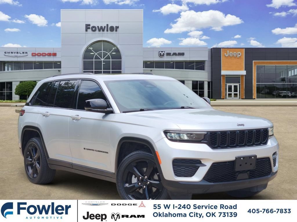 Used 2023 Jeep Grand Cherokee Altitude RWD image 1