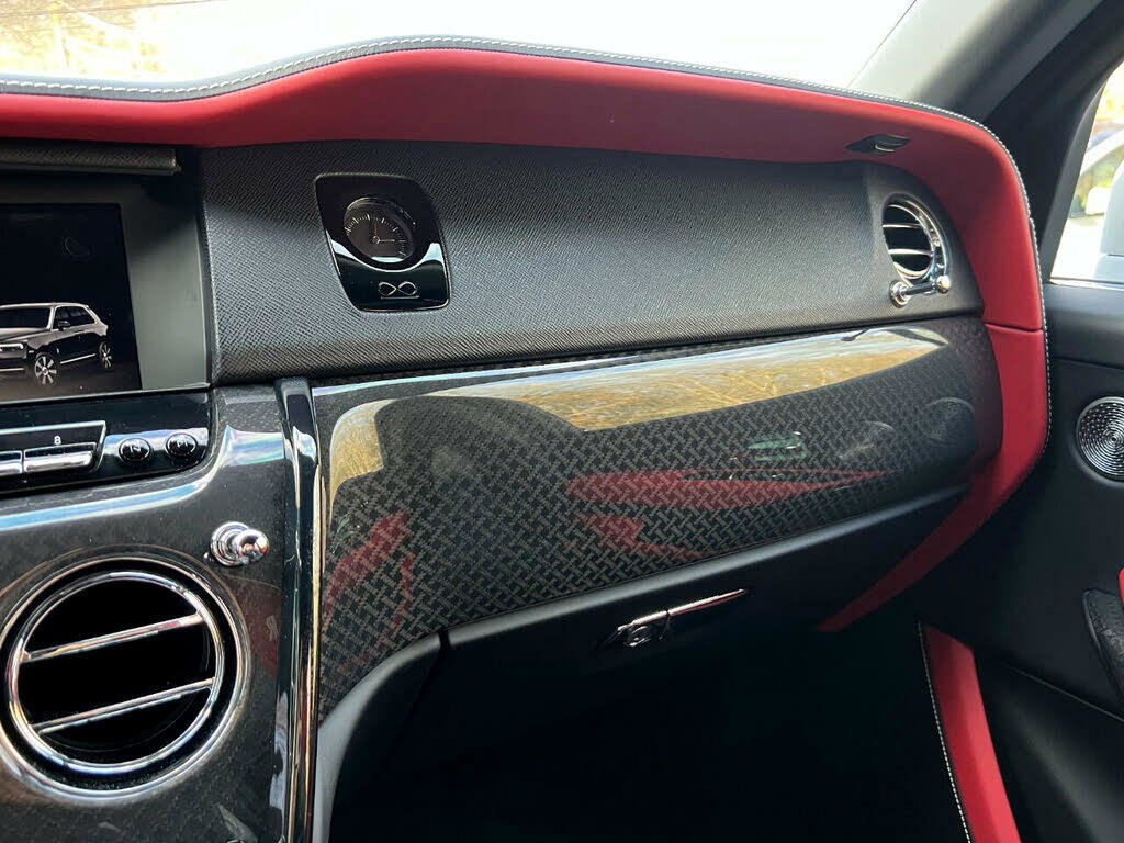 Used 2022 Rolls-Royce Cullinan Black Badge image 19