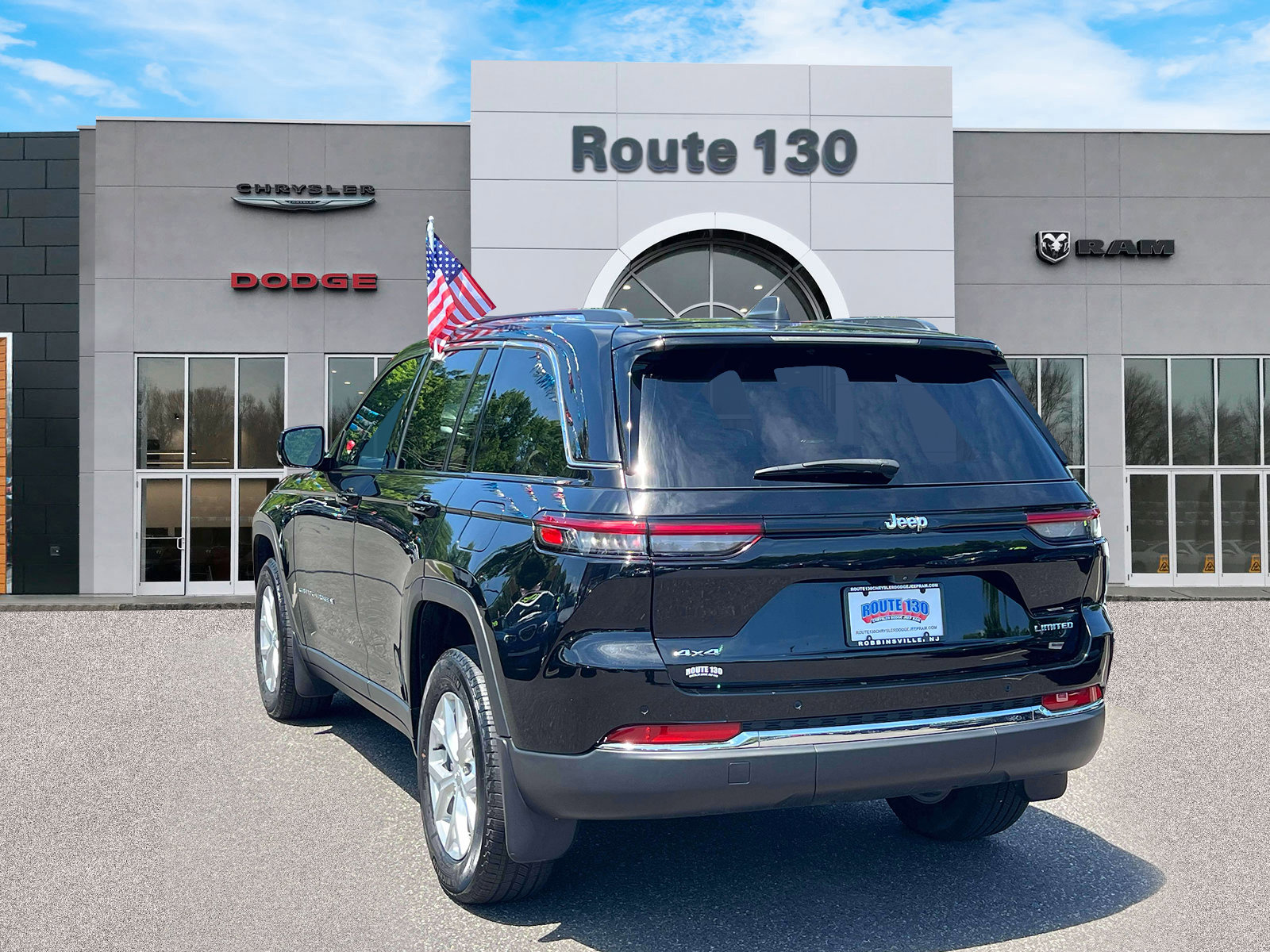 Used 2023 Jeep Grand Cherokee Limited w/ MOPAR Finishing Package AWD/4WD image 3