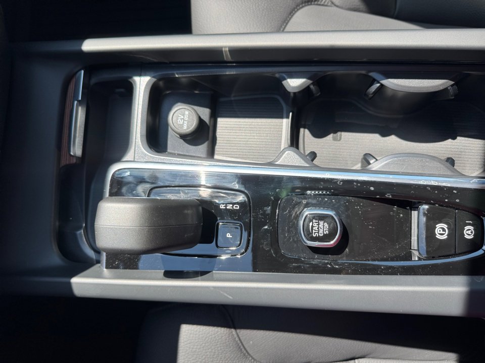 New 2026 Volvo V60 B5 Cross Country Plus w/ Protection Package Premier image 20