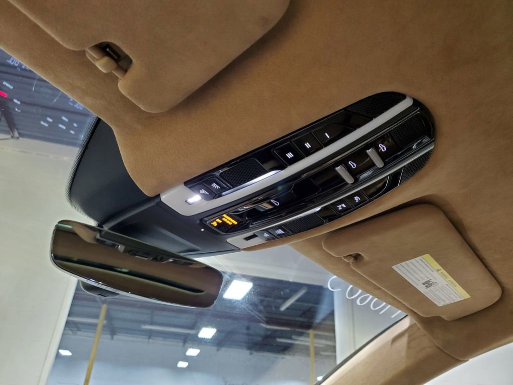 Used 2018 Porsche Panamera Turbo image 40