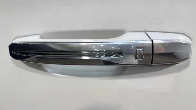 Used 2018 Cadillac Escalade ESV Premium Luxury image 13