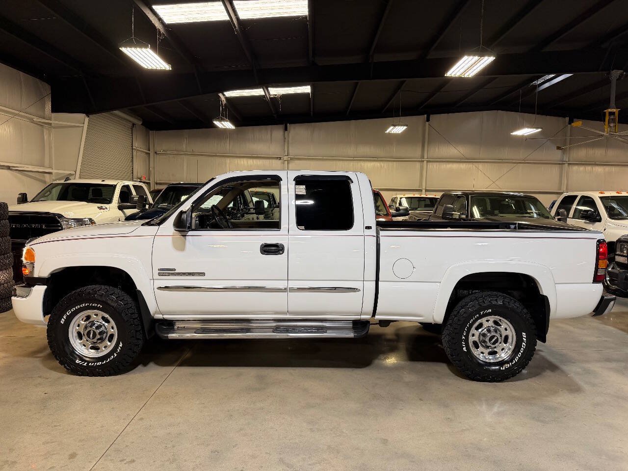 Used 2007 GMC Sierra 2500 SLE w/ Heavy-Duty Power Package RWD image 3
