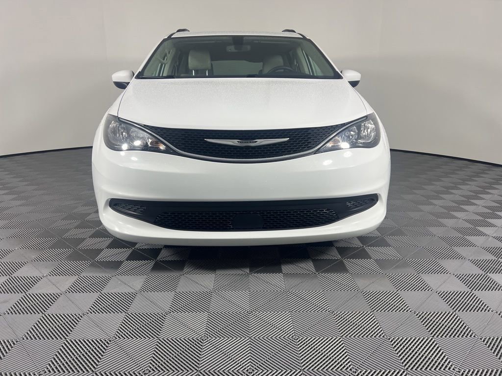 Used 2021 Chrysler Voyager Lxi image 3