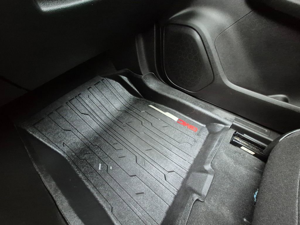 Used 2023 GMC Acadia SLE w/ Driver Convenience Package image 16