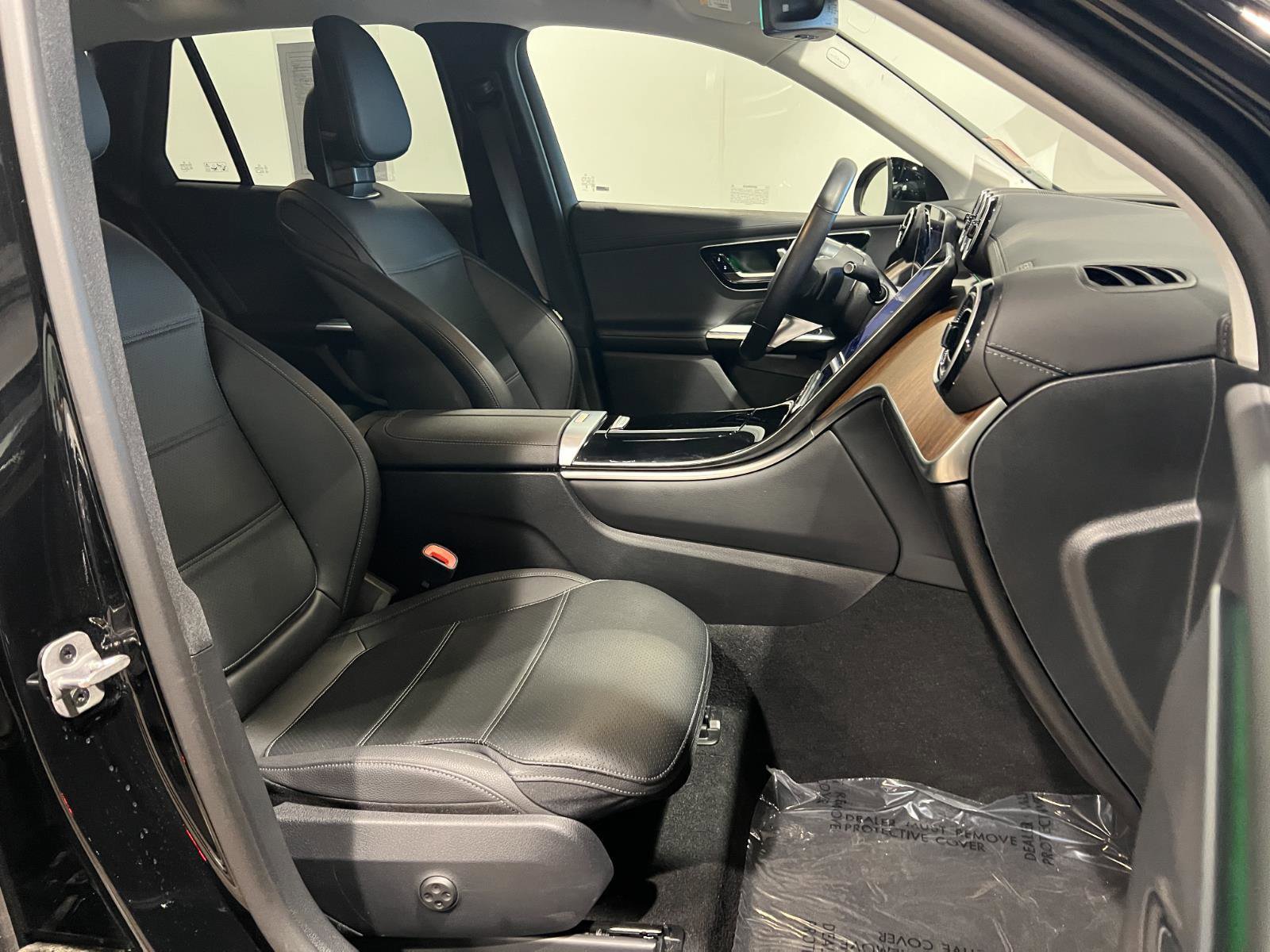 Used 2025 Mercedes-Benz GLC 350e 4MATIC image 41