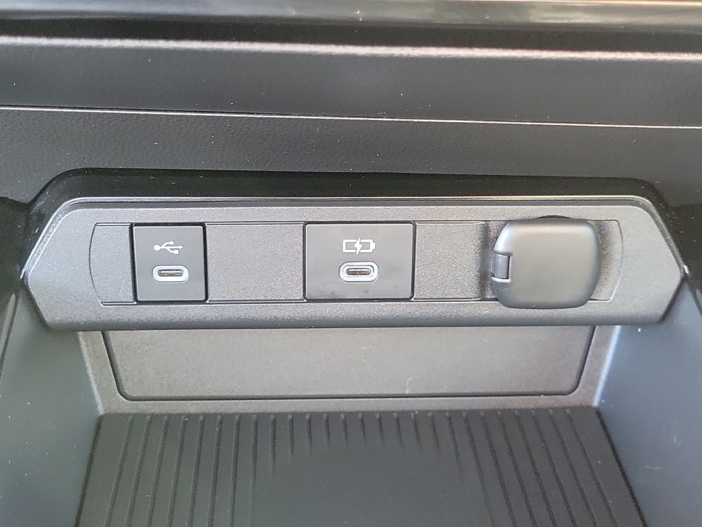 Used 2026 Toyota Prius LE FWD image 30