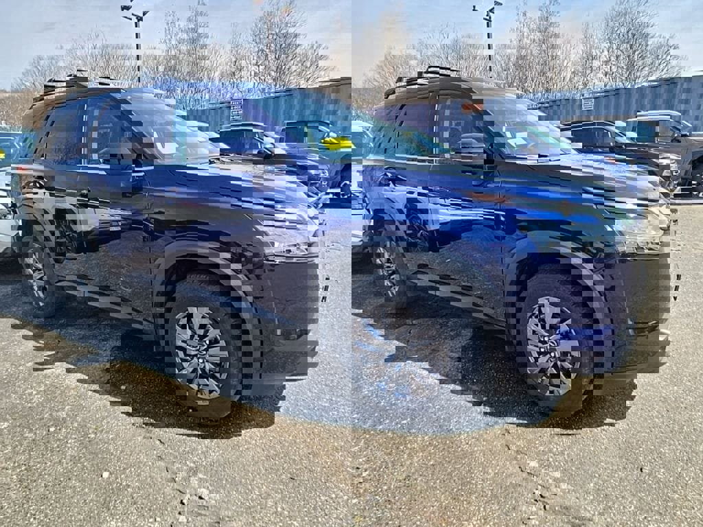 Used 2023 Nissan Pathfinder SV w/ SV Premium Package image 6