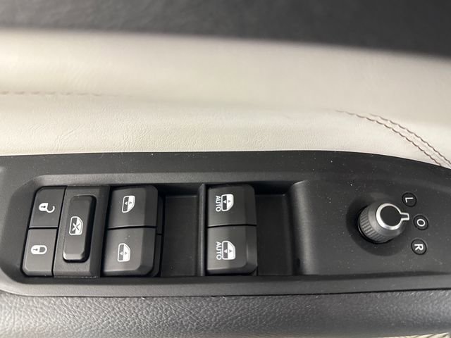 Used 2025 Jeep Compass Limited AWD/4WD image 28