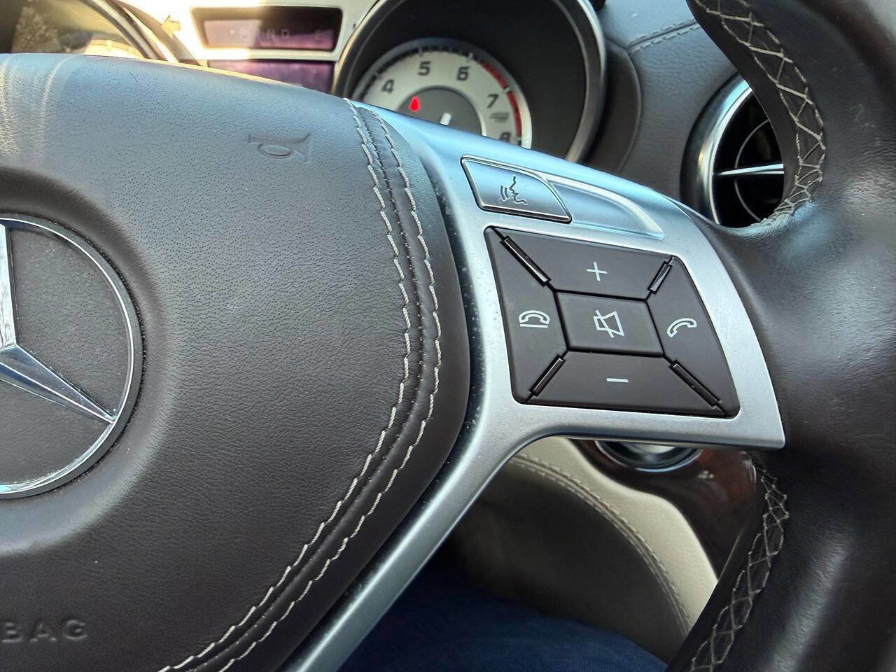 Used 2014 Mercedes-Benz SL 550 w/ Driver Assistance Package image 19