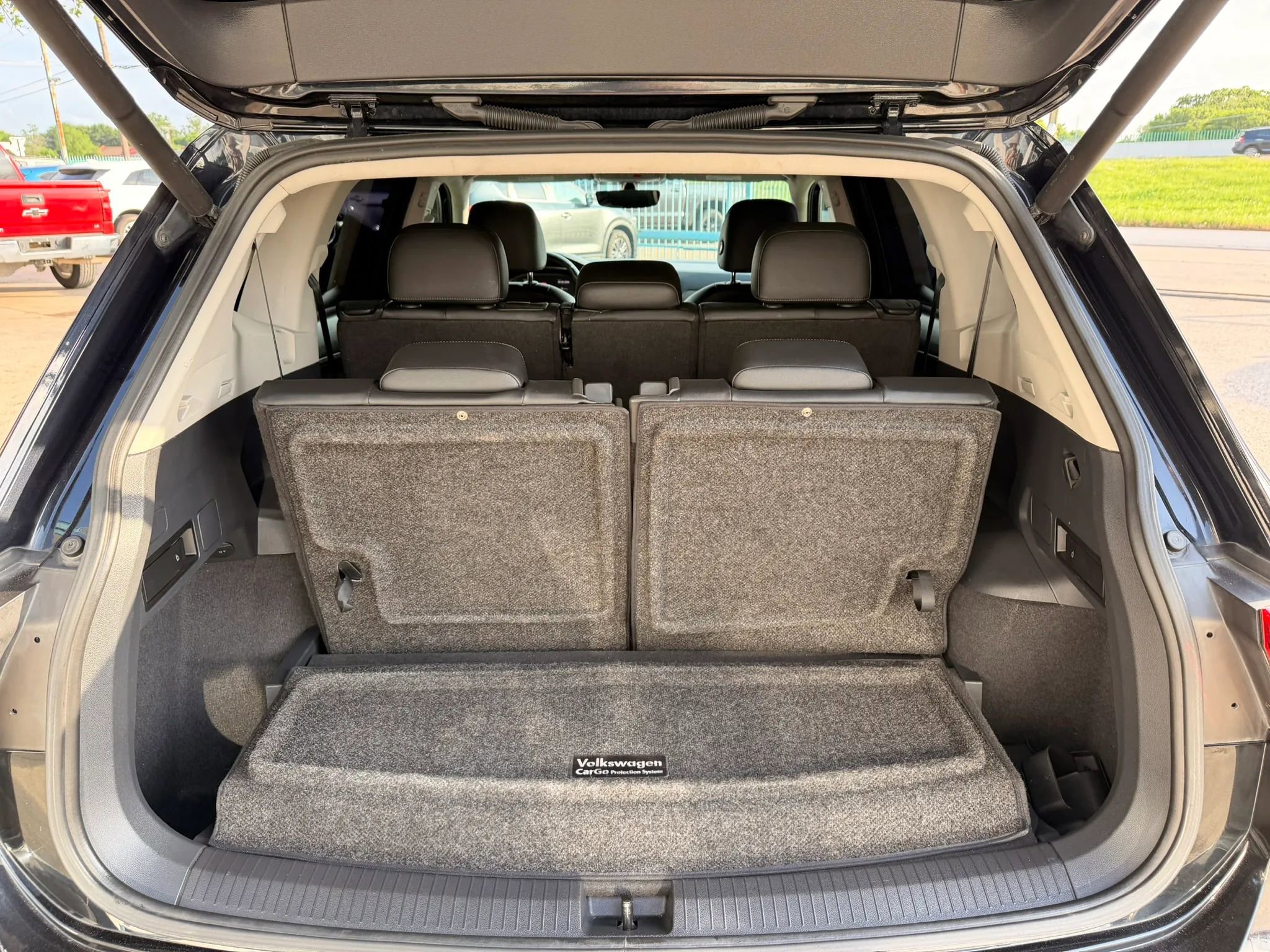 Used 2019 Volkswagen Tiguan SEL FWD image 13