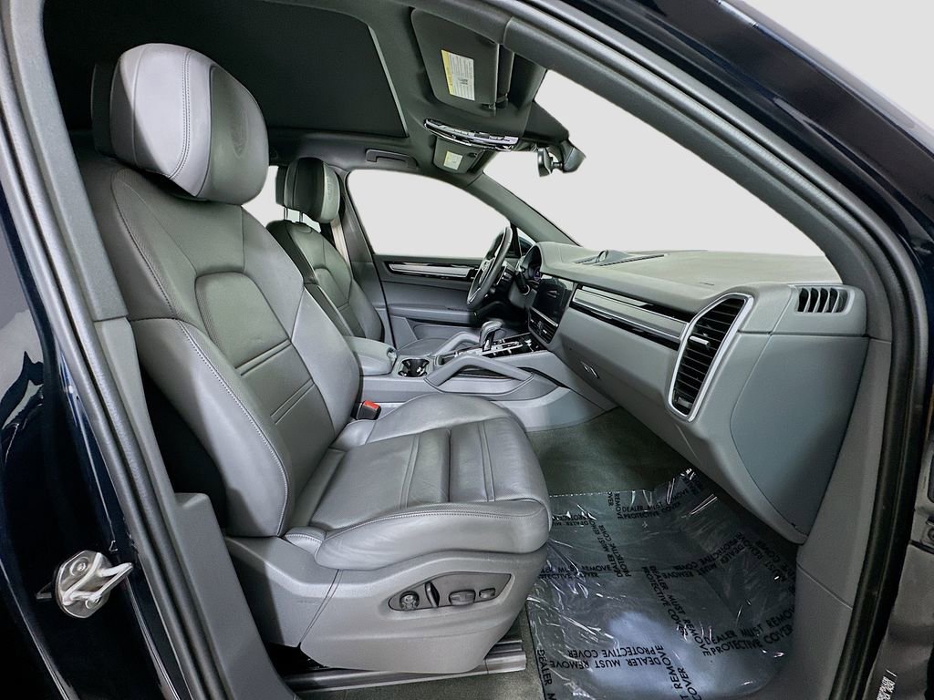 Certified 2023 Porsche Cayenne S Platinum image 31