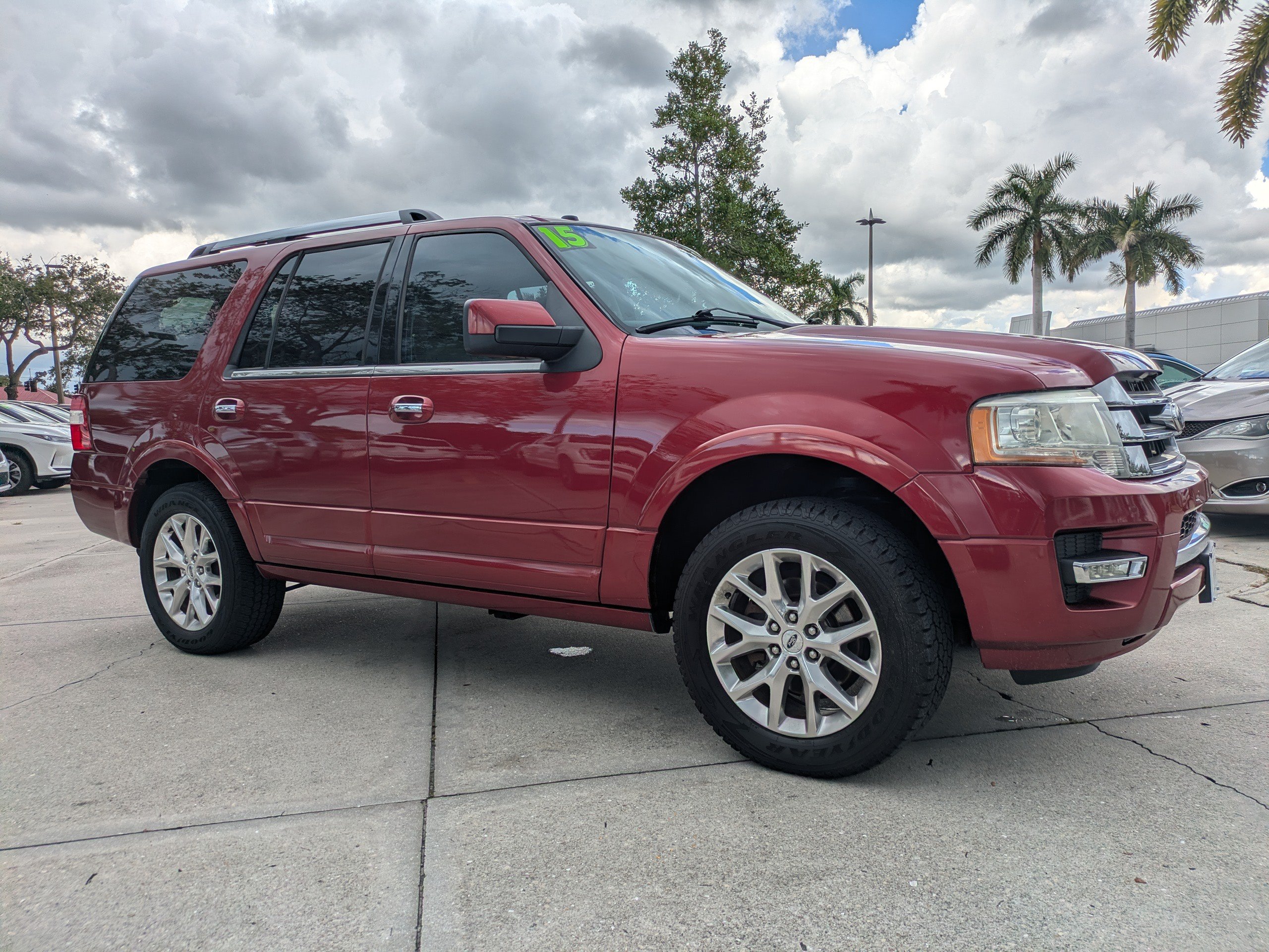 Used 2015 Ford Expedition Limited w/ Equipment Group 301A RWD image 2