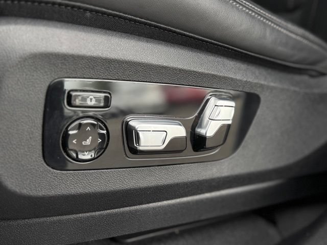 Used 2023 BMW X7 M60i w/ Executive Package AWD/4WD image 16