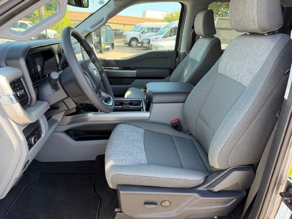 New 2027 Ford F250 XLT w/ XLT Premium Package AWD/4WD image 8