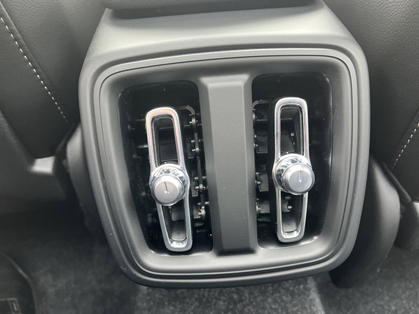 New 2025 Volvo XC40 B5 Core w/ Protection Package Premier image 13