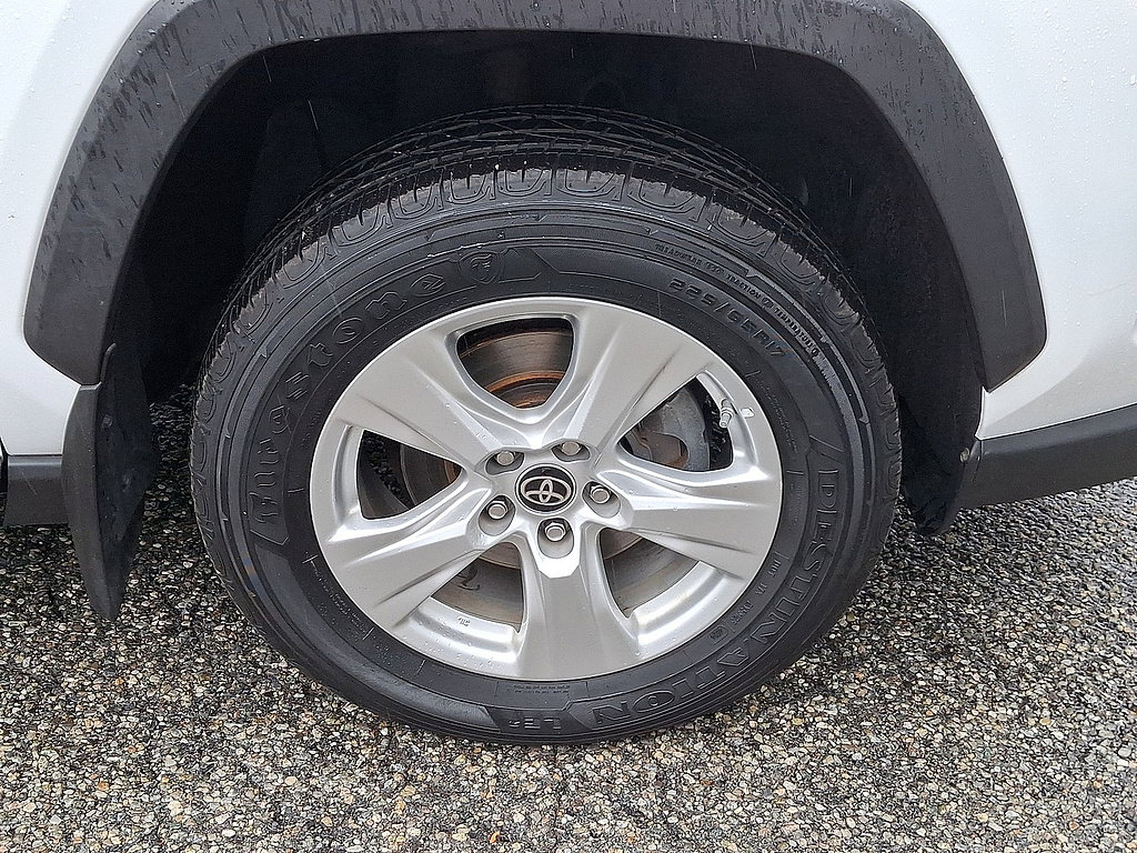 Used 2021 Toyota RAV4 LE AWD/4WD image 26