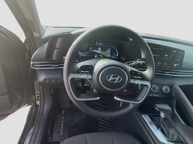 New 2026 Hyundai Elantra SE FWD image 11