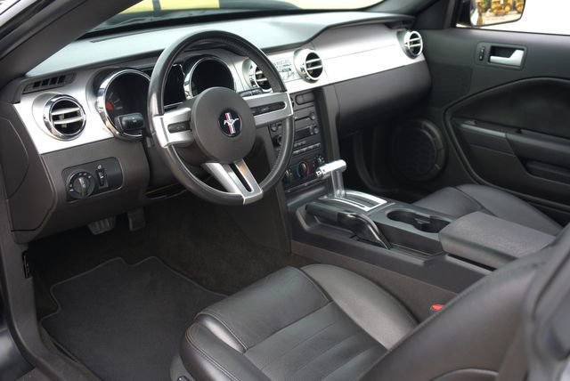 Used 2006 Ford Mustang GT Premium image 2