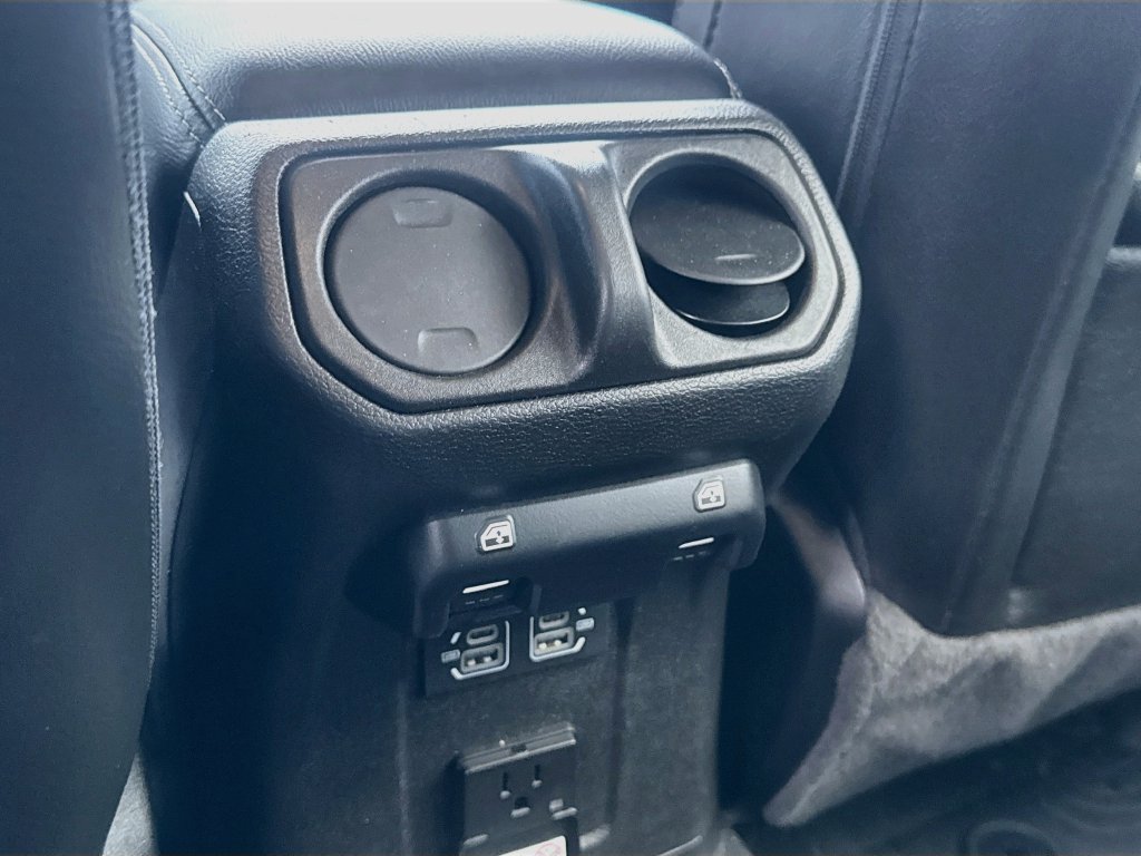 Used 2023 Jeep Wrangler Unlimited Sahara AWD/4WD image 27