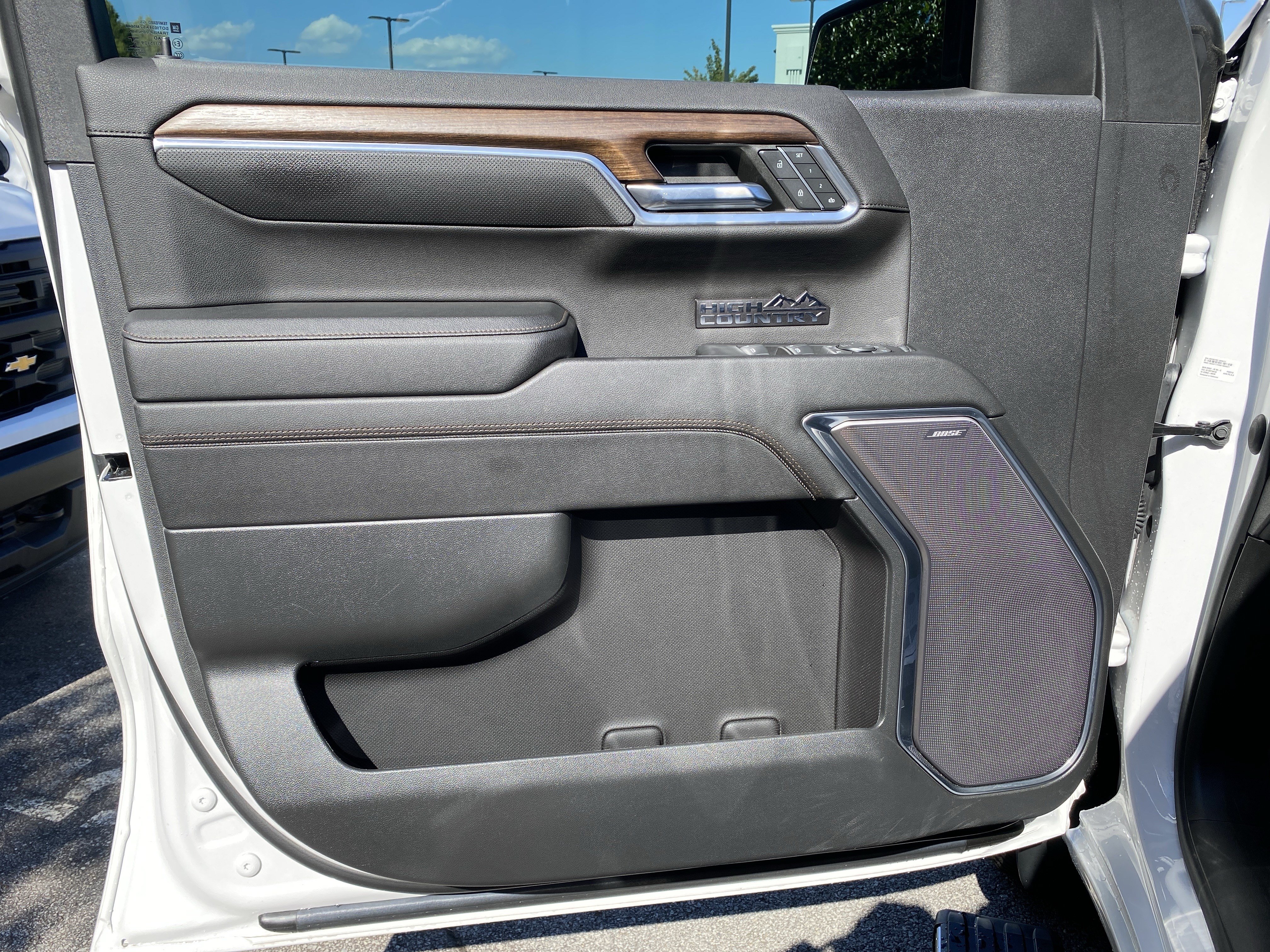 Used 2023 Chevrolet Silverado 1500 High Country w/ High Country Premium Package AWD/4WD image 15
