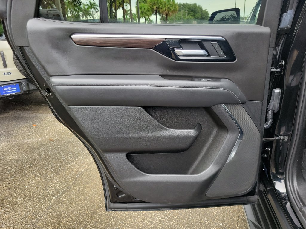 Used 2025 Chevrolet Tahoe LT RWD image 10
