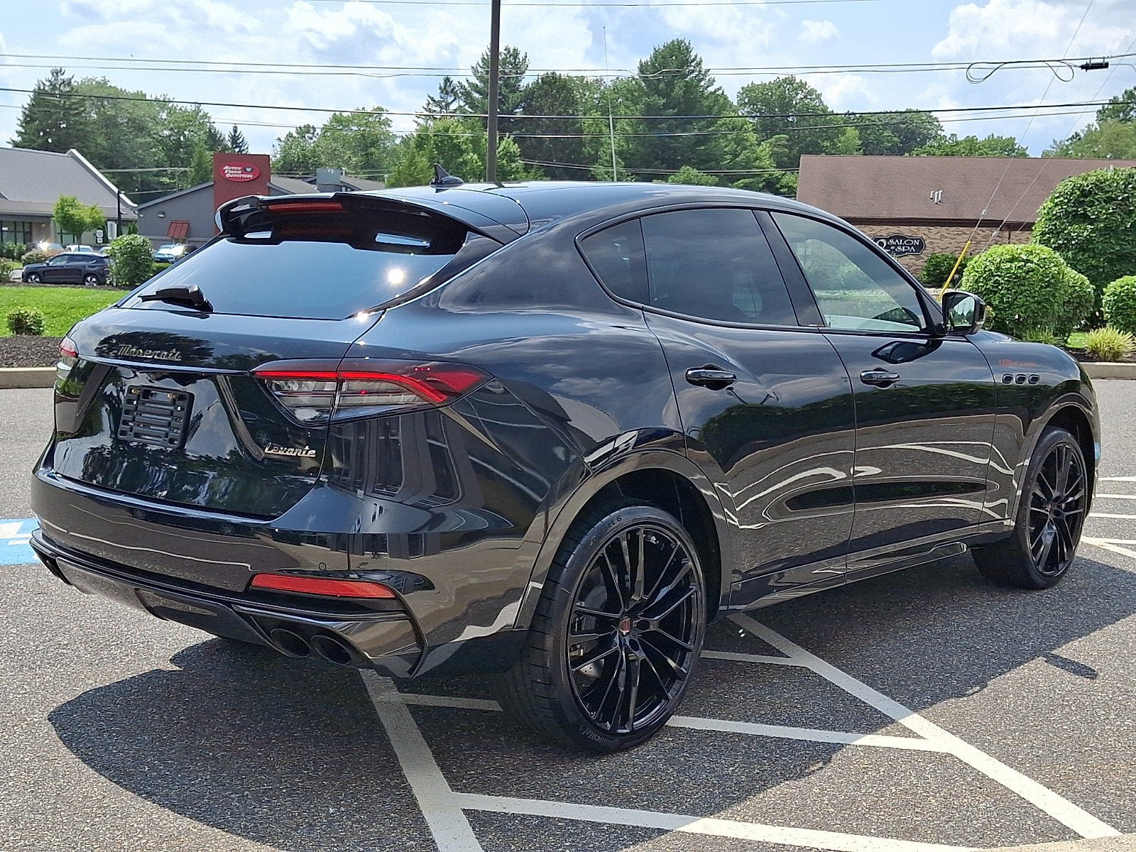Used 2024 Maserati Levante Trofeo AWD/4WD image 4