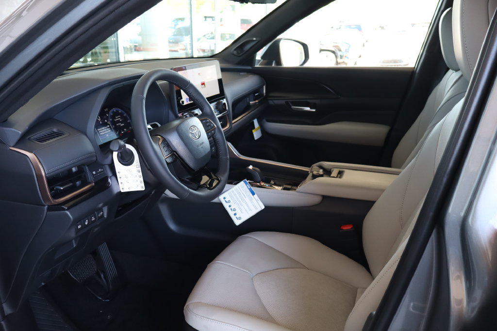 New 2026 Toyota Grand Highlander AWD Hybrid image 16