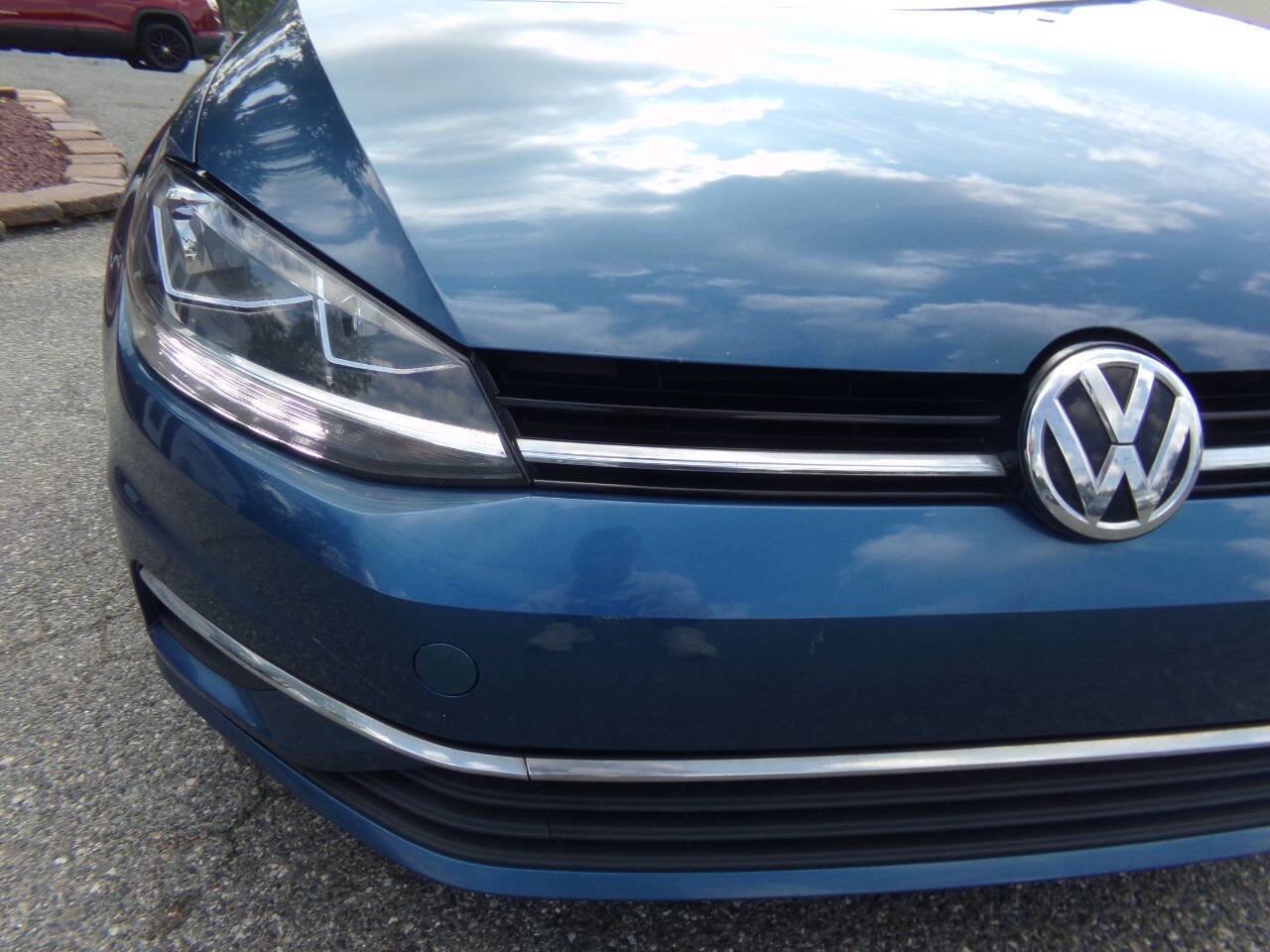 Used 2018 Volkswagen Golf S image 12