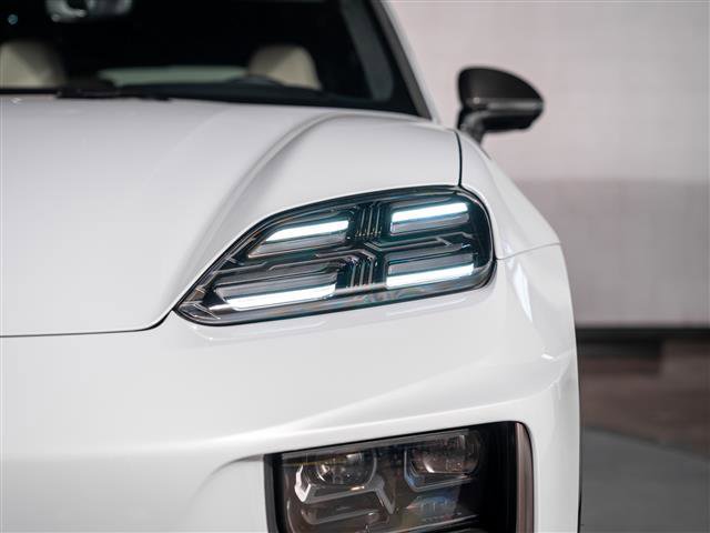 Certified 2024 Porsche Macan Turbo Electric image 15