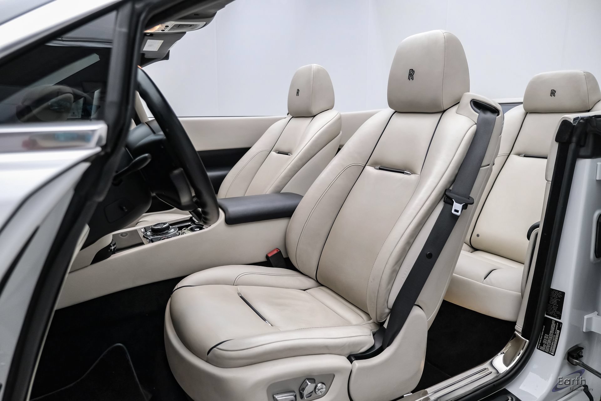 Used 2017 Rolls-Royce Dawn RWD image 47