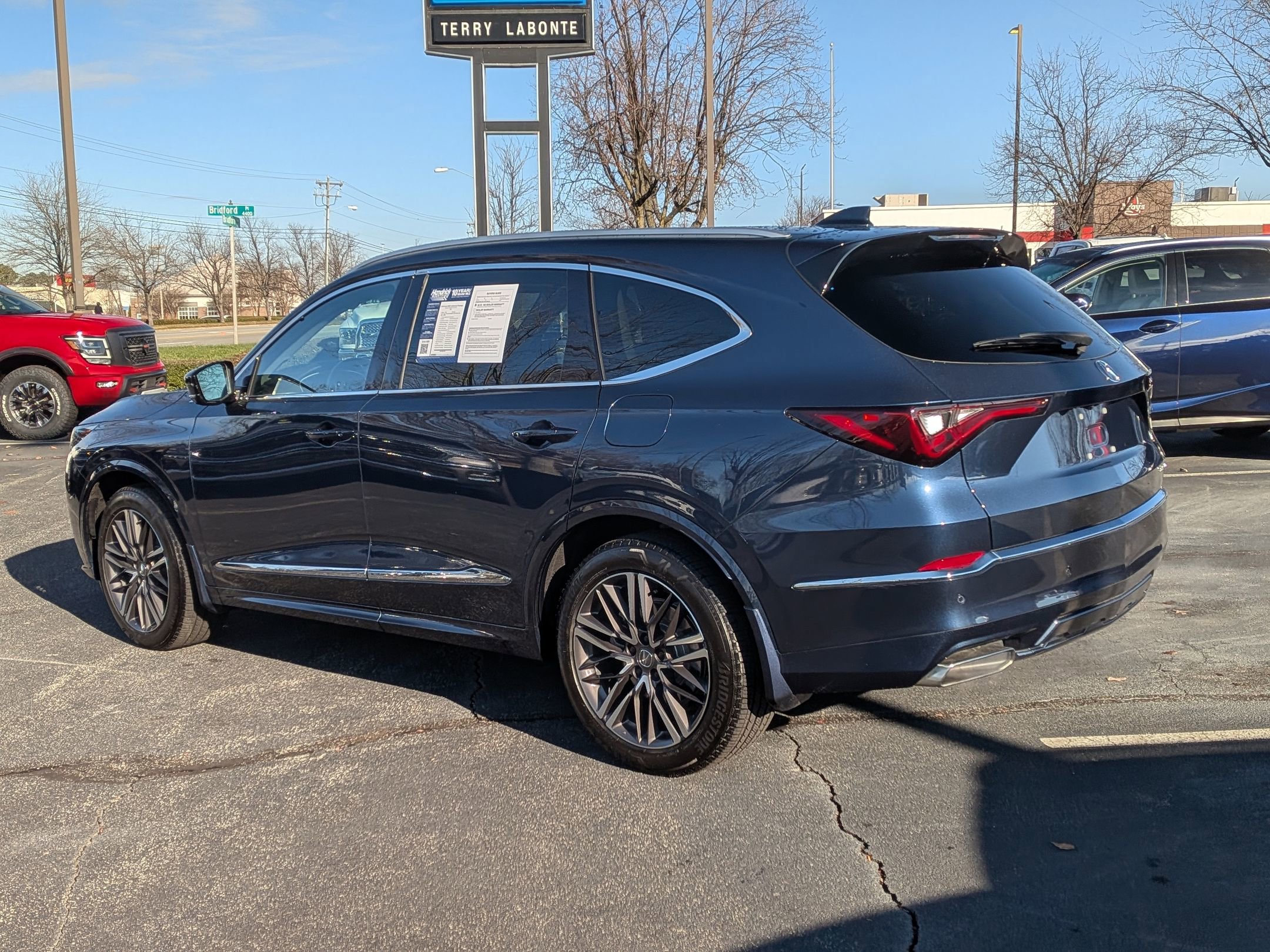 Used 2025 Acura MDX SH-AWD w/ Advance Package image 7