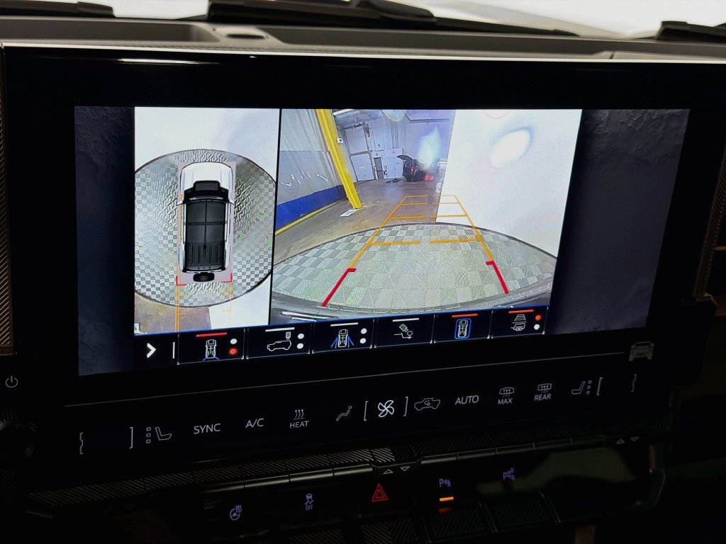 Used 2025 GMC Hummer EV 3X w/ LPO, Illumination Package AWD/4WD image 14