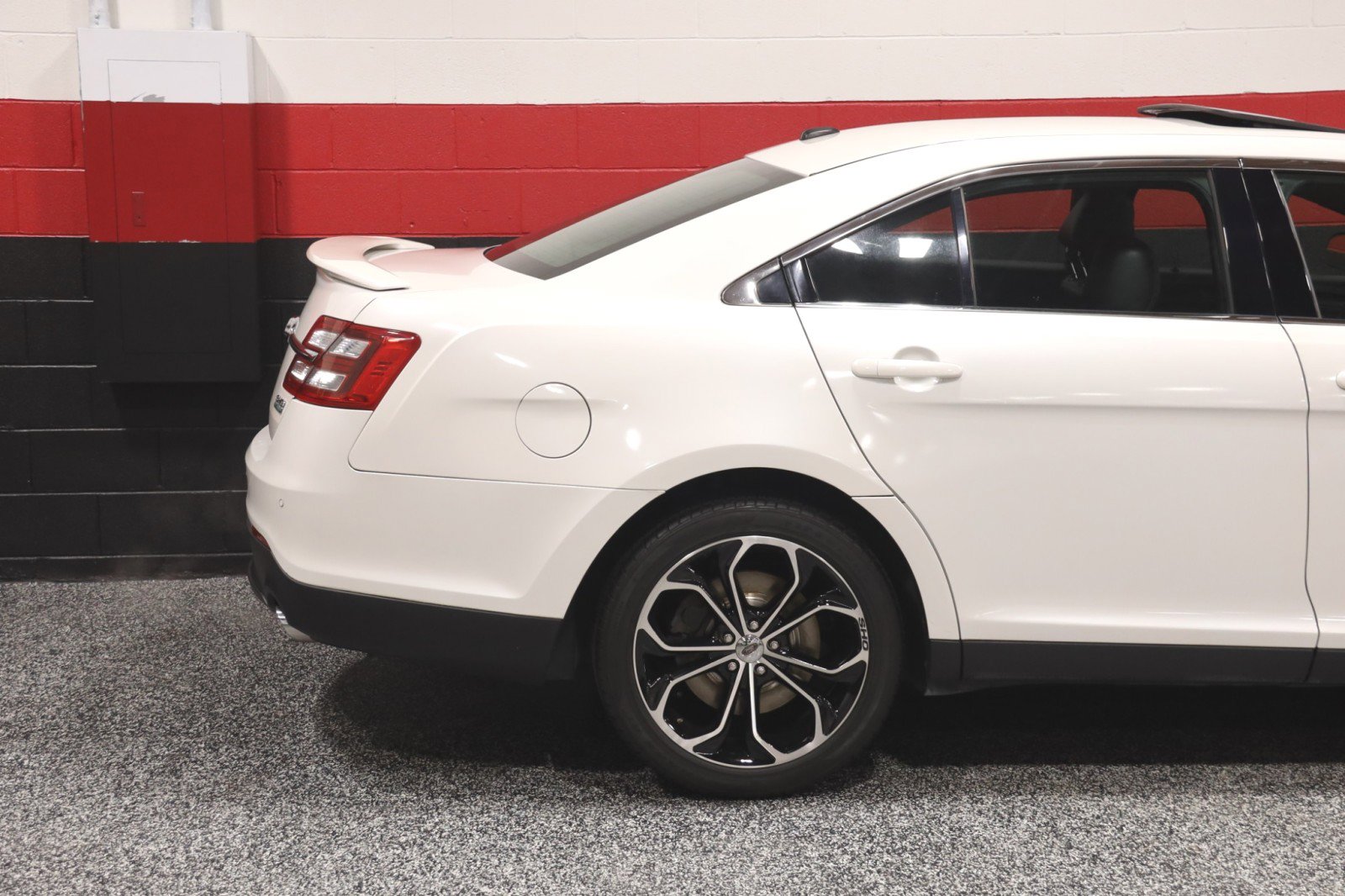 Used 2013 Ford Taurus SHO image 5