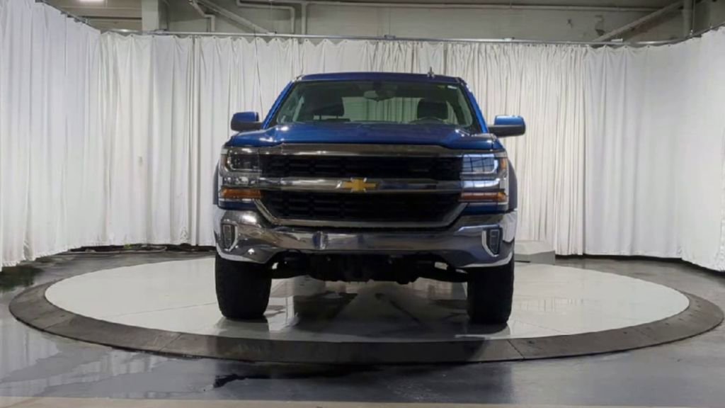 Used 2019 Chevrolet Silverado 1500 LT w/ All Star Edition image 4