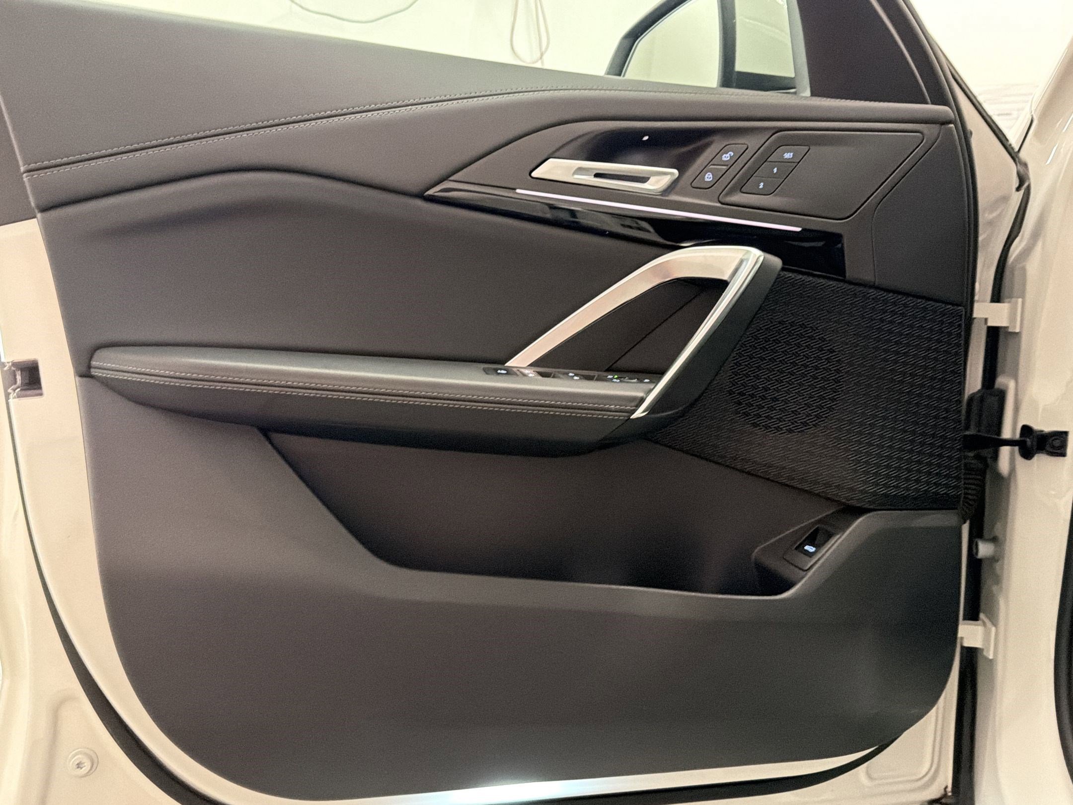 Used 2025 BMW X1 xDrive28i image 12