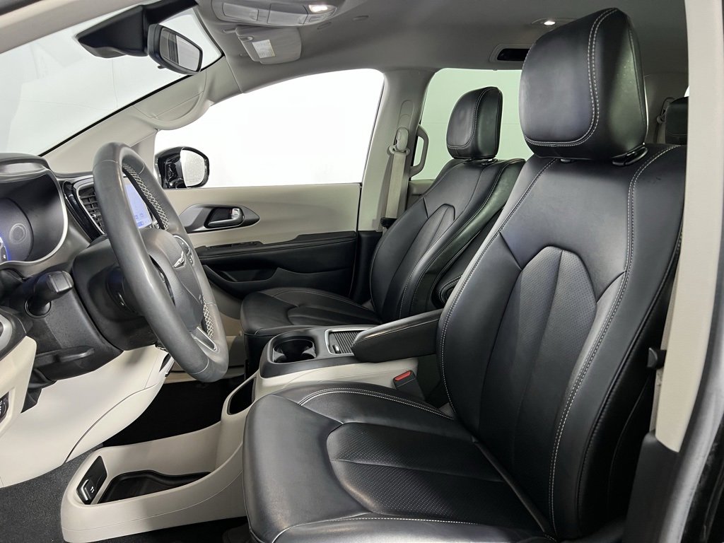 Used 2024 Chrysler Pacifica Touring-L image 22